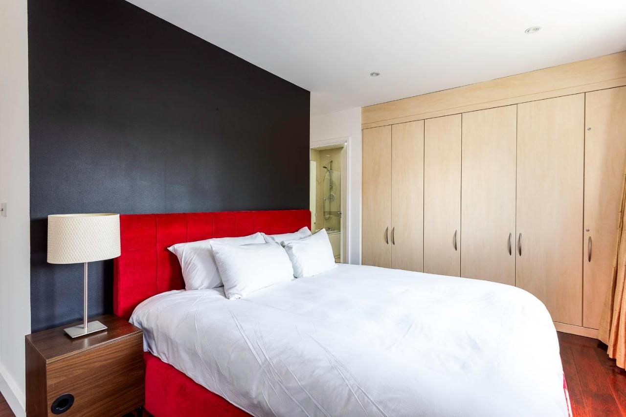 Modern Tower Hill Penthouse Appartamento