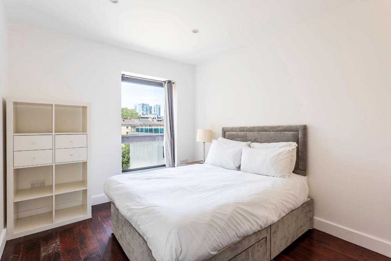 Modern Tower Hill Penthouse Appartamento